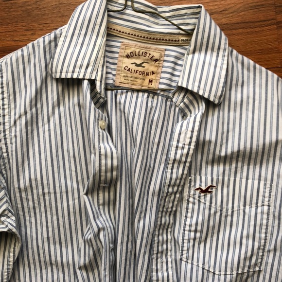 Hollister shirt any 2/$15 - Picture 2 of 3